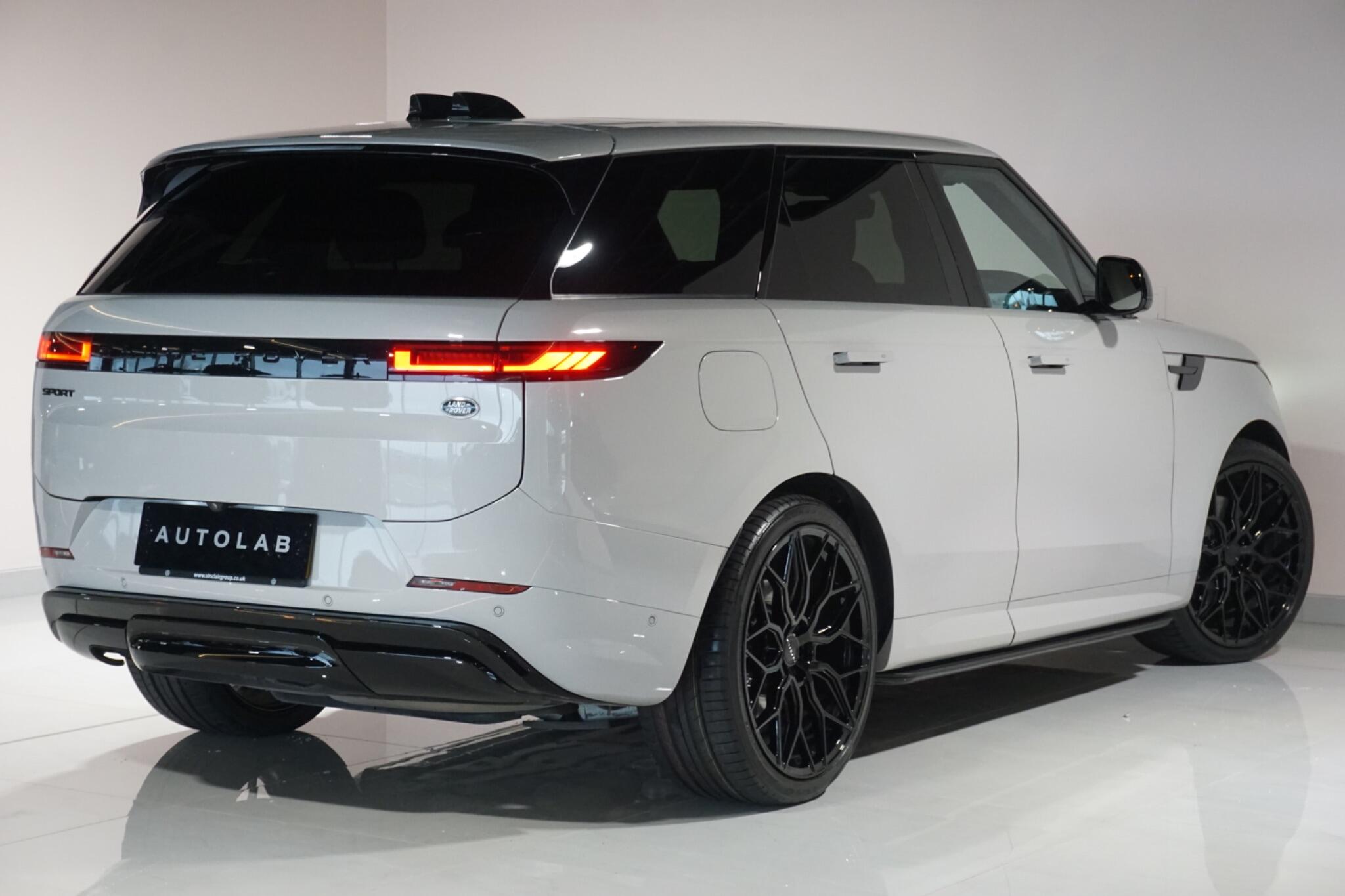 Land Rover Range Rover Sport 3.0 D300 MHEV Dynamic SE SUV 5dr Diesel Auto 4WD Euro 6 (s/s) (300 ps)